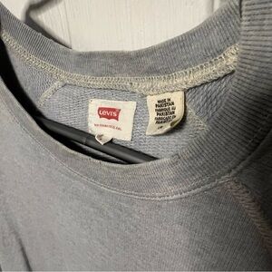 5/$100 Levi’s Grey Crewneck
